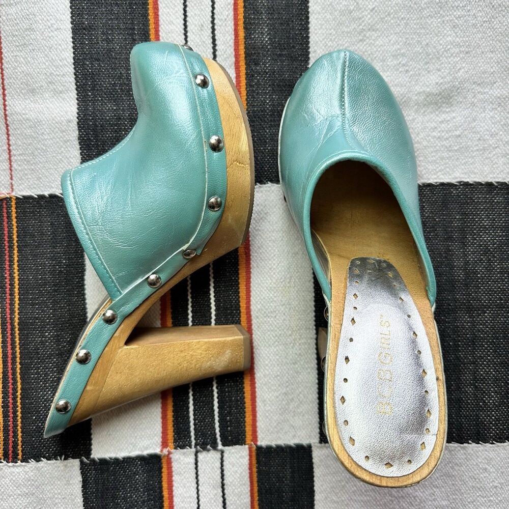 VTG BCBG Leather Teal Heeled Wooden Clogs Mules. 90’s/Y2K. Size 6.5. Boho.